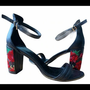 Kenneth Cole Reaction Lolita Embroidered Floral Block Heel Peep Toe Sandals